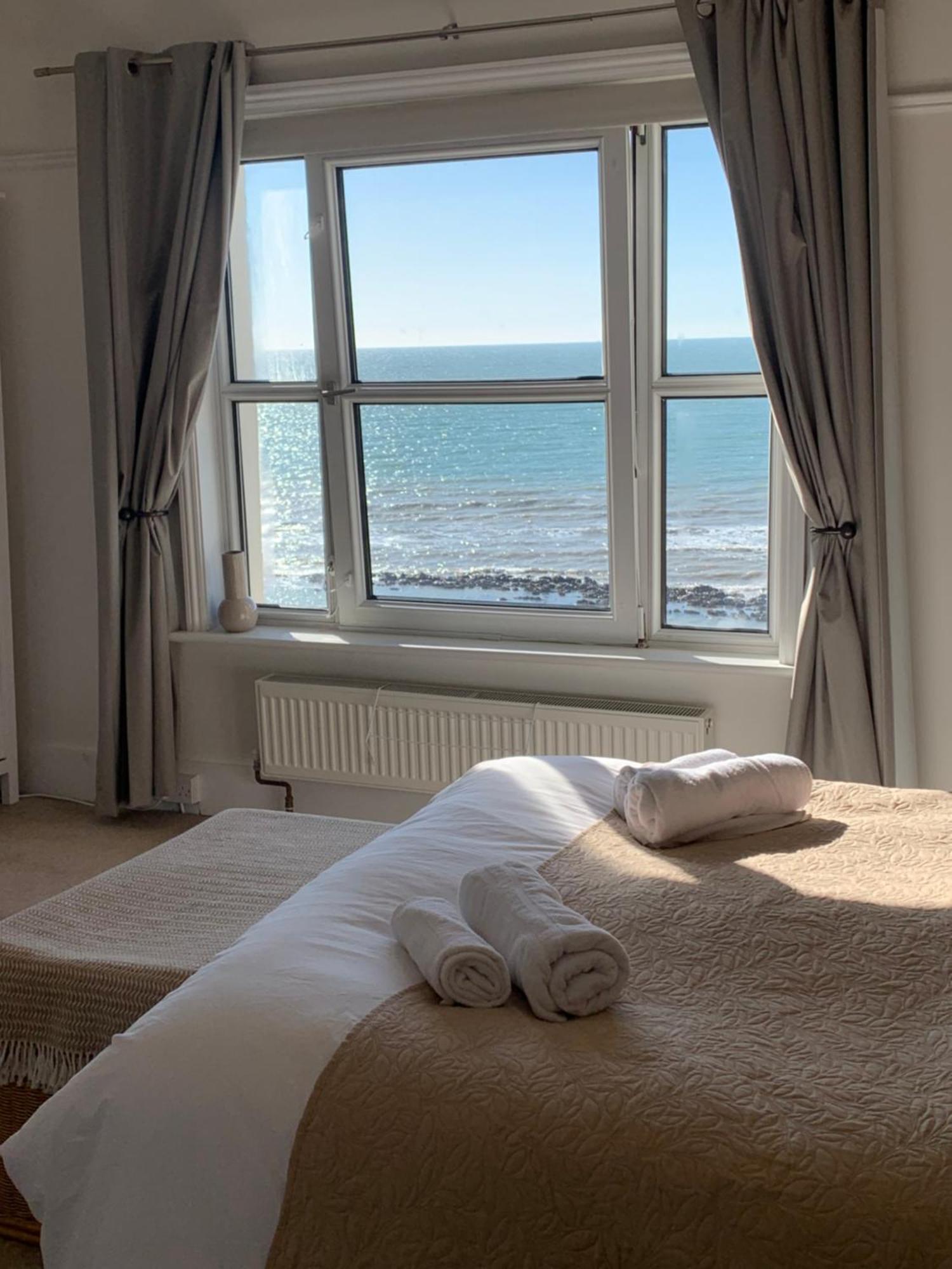 Beach View, 4 Bedroom House Opposite The Sea! Sleeps 10 Sandgate Exteriér fotografie